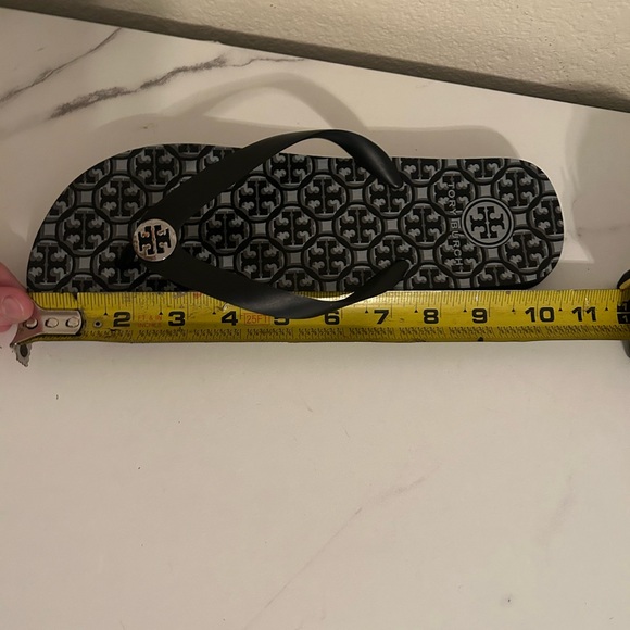 Tory Burch Women’s Sandal Size 9 Black Gray Lattice Thong Flip Flop Pool Slide - Picture 9 of 9